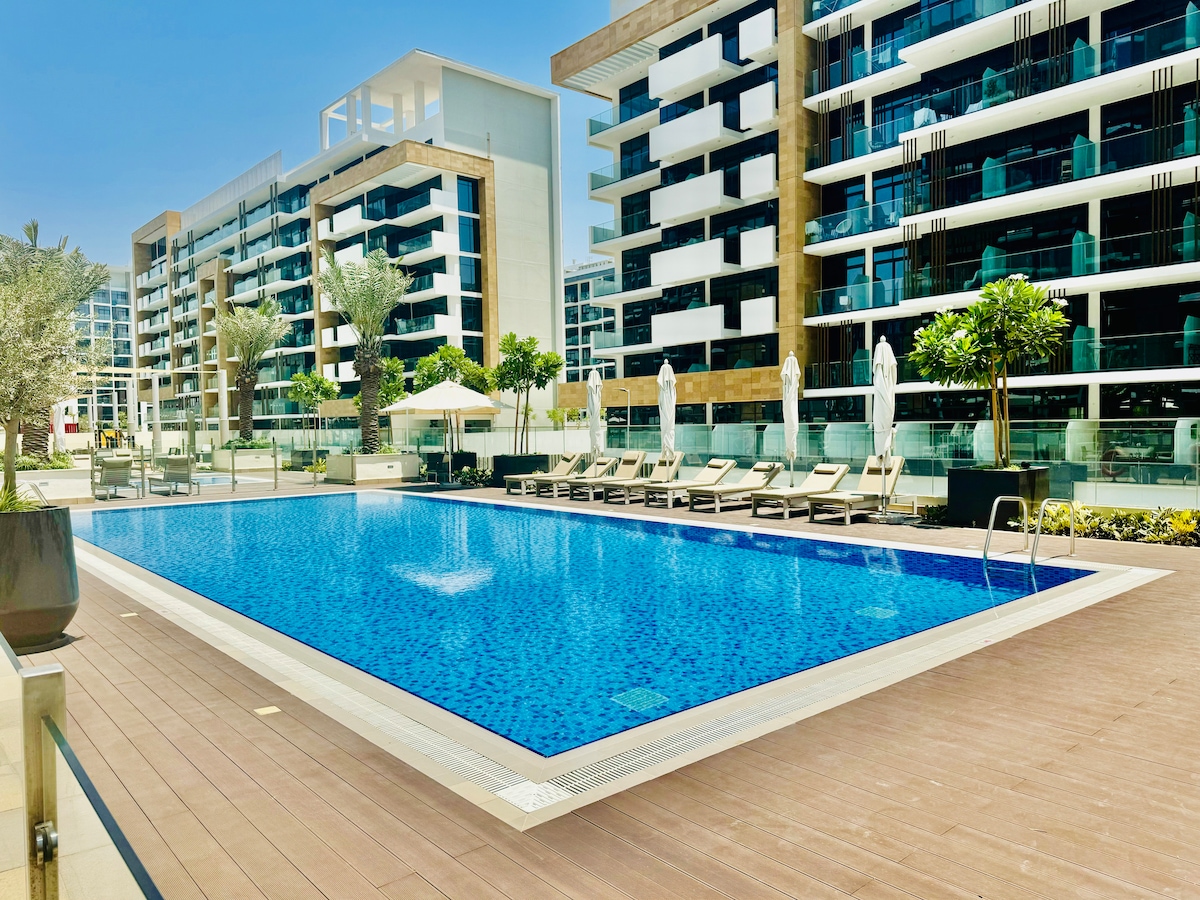 Modern Studio Near Downtown | Azizi Riviera