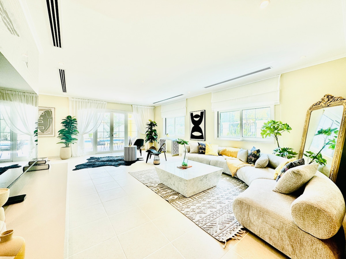 3BR | Villa w/ Private Pool in Jumeirah Park